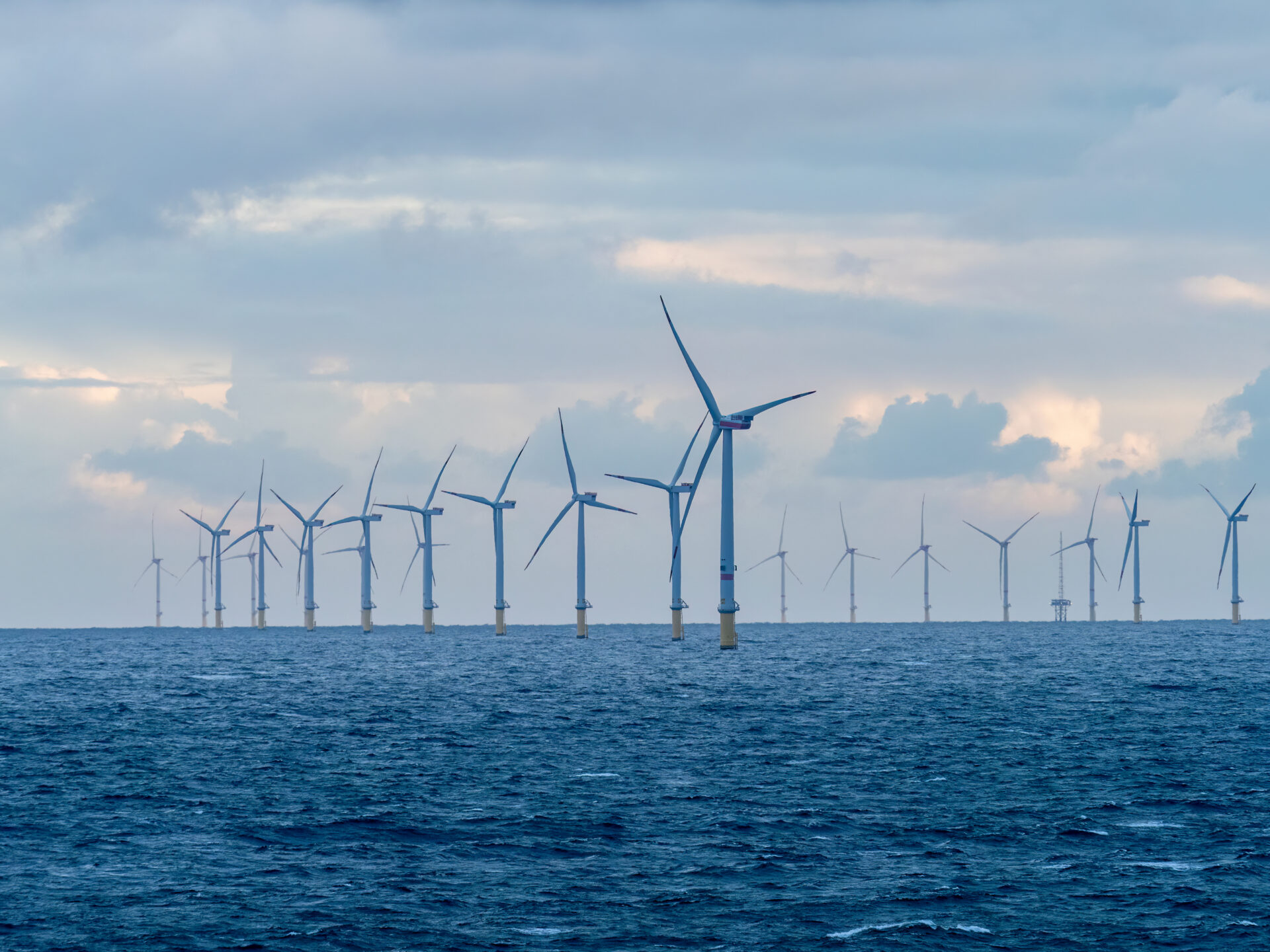 Eólicas no mar vão aumentar energia limpa no Brasil